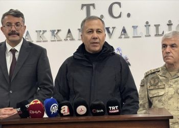 Gece gündüz demeden kolluk güçlerimizle ‘Türkiye’nin huzuru’ diye çıktık yollara