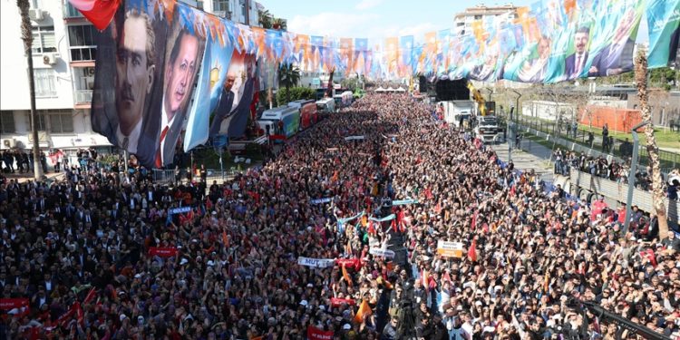 AK Parti milletvekilleri, yerel seçim için sahada