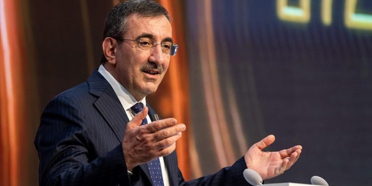 Türk diplomasisinin birikimiyle, barışa katkı sağlamak için çaba harcıyoruz