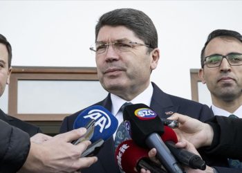 Sayın Cumhurbaşkanı’mız Anayasa’ya göre ‘son seçimim’ dedi gençlere