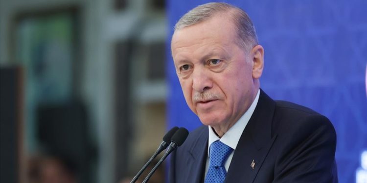 Cumhurbaşkanı Erdoğan, bayram tatilinin kamu çalışanları için 9 güne çıkarılacağını açıkladı