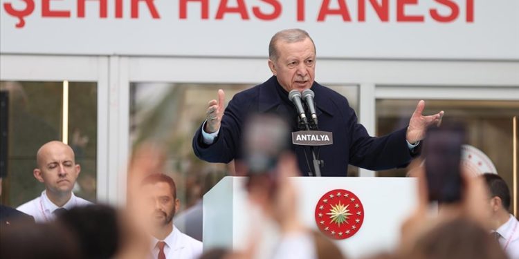 Amacımız gelişmiş ülkelere yetişmek değil onların en ön sıralarındaki yerimizi almak