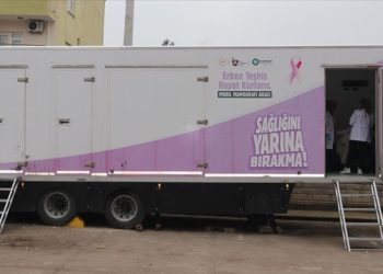 Kadınları bilinçlendirmek ve erken tanı için kanser tarama aracıyla ilçe ilçe geziyorlar