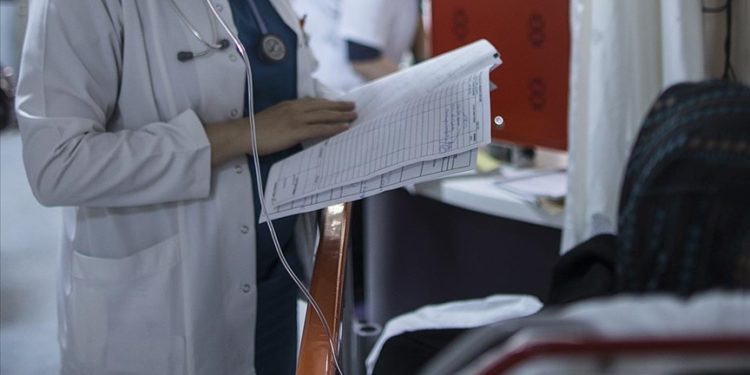 Sağlık Bakanı Koca: Yeni açılan 541 kadroya 545 hekim yerleştirildi