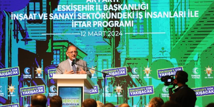 Deprem bölgesinde 200 binden fazla inşaat hızla devam ediyor