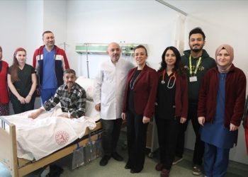 Kanser hastasına midesinin alt bölümünden yemek borusu yapıldı