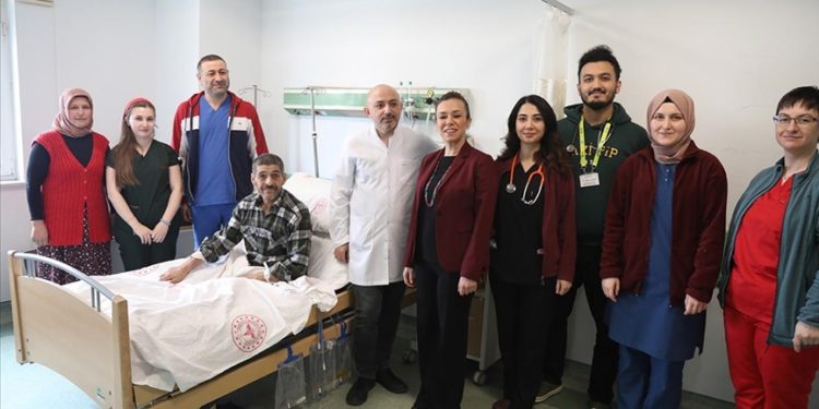 Kanser hastasına midesinin alt bölümünden yemek borusu yapıldı