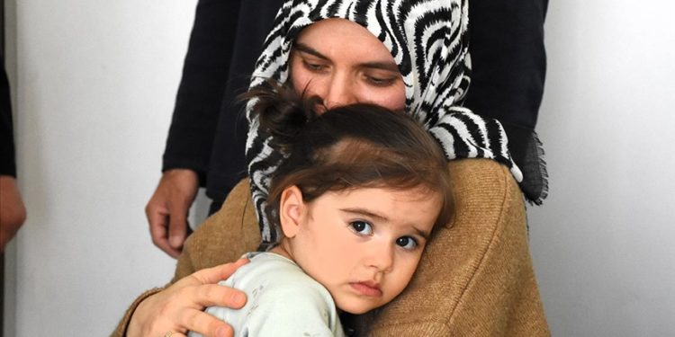 Minik Eslem akciğerine kaçan mısır parçasının çıkarılmasıyla rahat nefes aldı