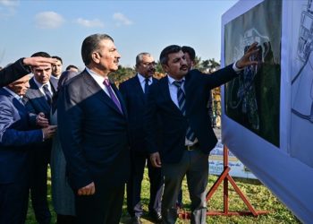 Sağlık Bakanı Koca, “Sancaktepe Şehir Hastanesi” inşaatında incelemelerde bulundu