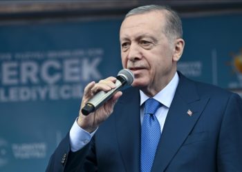 Türkiye Cumhuriyeti vatandaşı herkese hizmet etmek görevimizdir