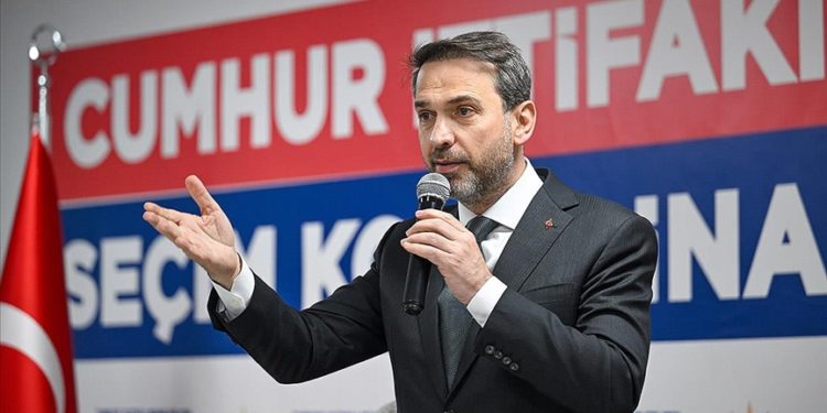 Bakan Bayraktar, Türkiye’nin enerjide dışa bağımlılığını azaltarak güçleneceğini bildirdi