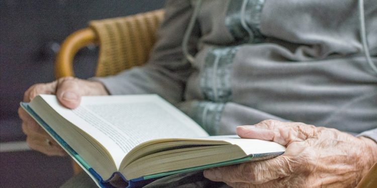 Araştırmacılar, eğitim seviyesi yüksek kişilerin daha yavaş yaşlanabileceğini ortaya koydu