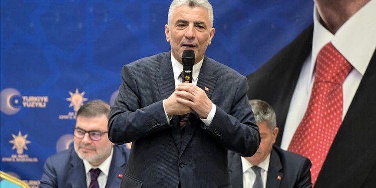 Türkiye’nin her tarafına ne yapılıyorsa İzmir’e de fazlasıyla yapıldı