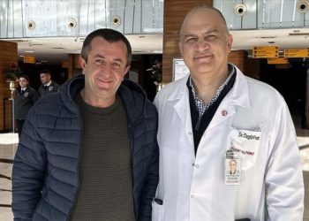 Gürcü hasta, İzmir'de robotik cerrahi teknolojisiyle sağlığına kavuştu