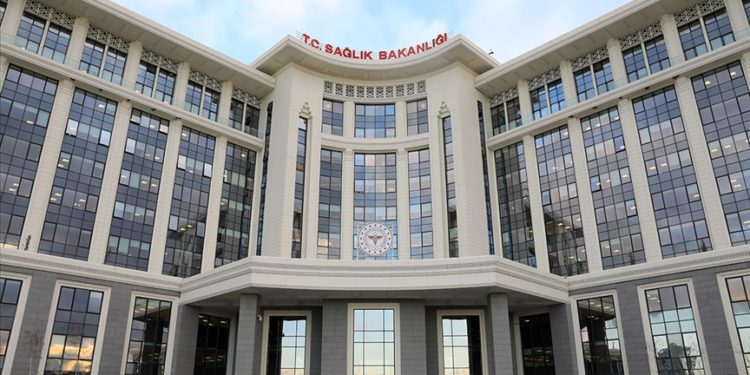 Sağlık Bakanlığı, 5 yıllık yeni yol haritasında “toplum sağlığına” odaklanacak