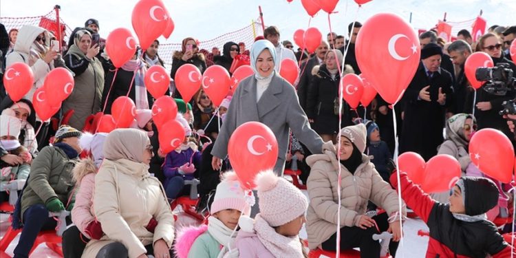 Bakan Göktaş, “Erzurum’un Yıldız Kayakçıları Zirvede Buluşuyor” Projesi’nin tanıtım toplantısına katıldı