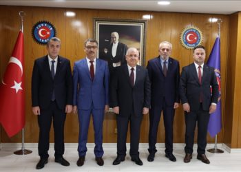 Milli Savunma Bakanı Güler'den Türk Harb-İş Sendikasına ziyaret