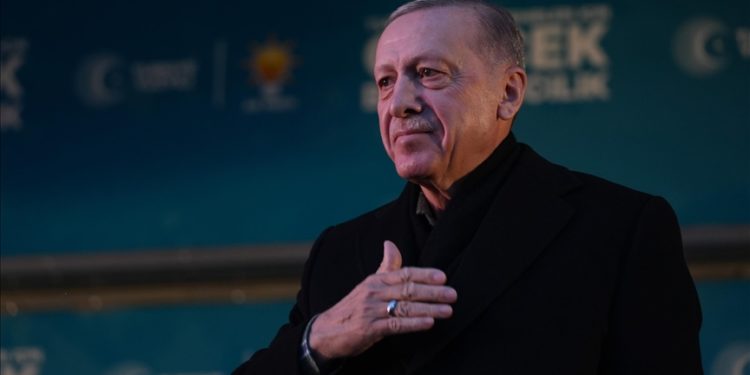 Şehrimizin kaynaklarını terör örgütüne aktarmak yerine Hakkari için kullanacak isimler belirledik