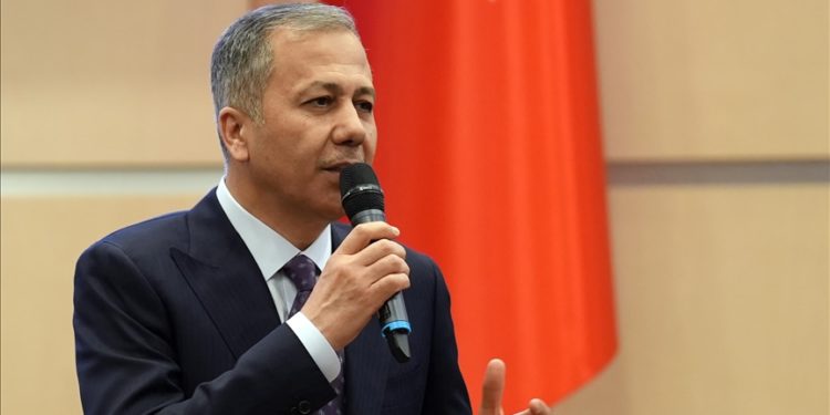 Başta büyükşehirler olmak üzere jandarma ve polisimizin yüz tanımalı yaka kamerası olacak