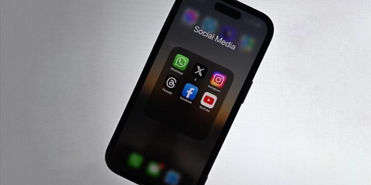 Sosyal medya, siyasi partilere spesifik hedef kitlelere ulaşma imkanı veriyor