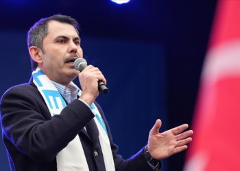 Metro ve metrobüs kuyruklarını, duraklarını her gün izliyoruz