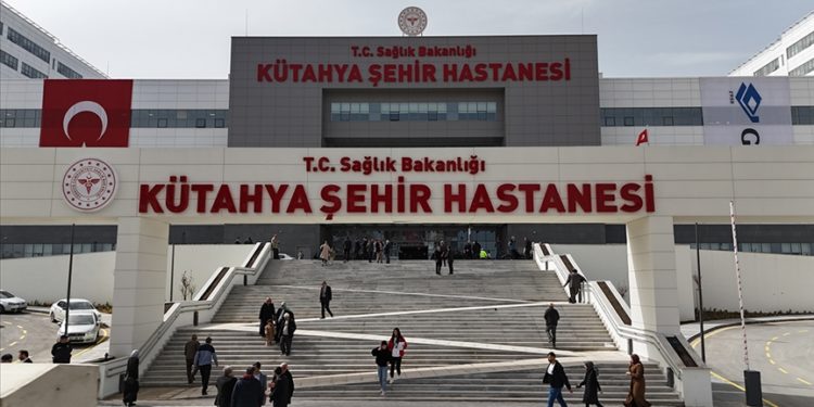 Kütahya Şehir Hastanesi hasta kabulüne başladı