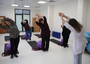 Kilo fazlası olanlar Obezite Okulunda sağlıklı zayıflıyor