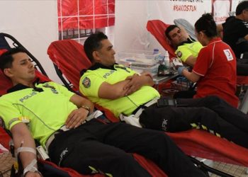 Türk Kızılay, "Birbirimize candan bağlıyız Adana" sloganıyla kan bağışı kampanyası düzenledi