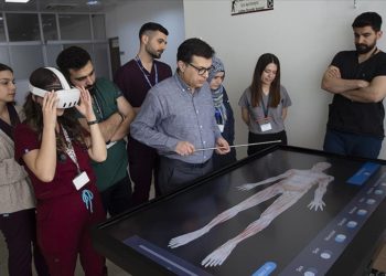 Öğrenciler “dijital kadavra” ile anatomiyi sanal ortamda öğreniyor