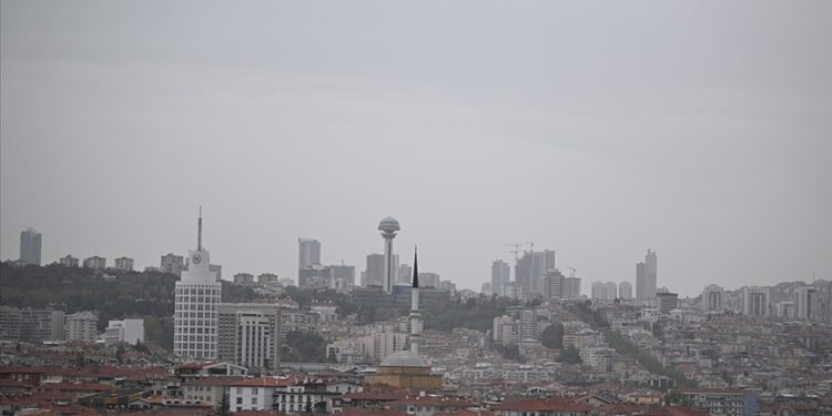 Afrika'dan gelen çöl tozuna karşı maske önerisi