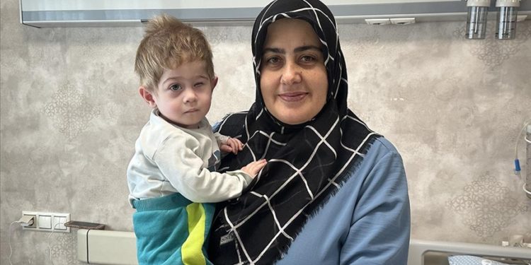 Küçük Miraç hayati risk oluşturan kalp rahatsızlığından başarılı ameliyatla kurtuldu