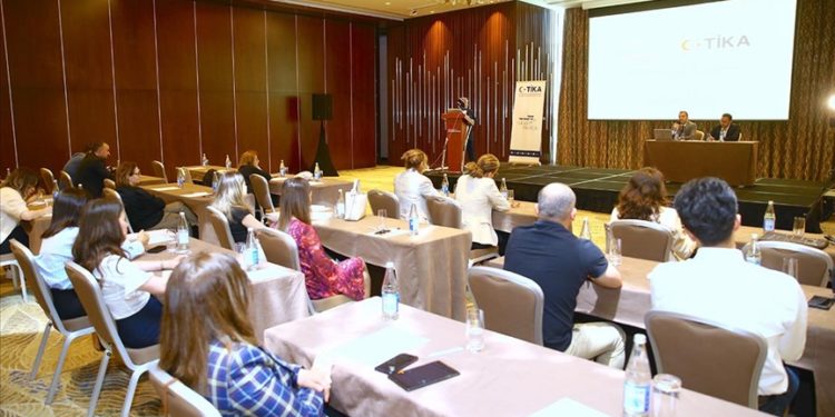 Türk uzmanlar, Azerbaycanlı doktorlara nörolojideki yenilikleri anlattı