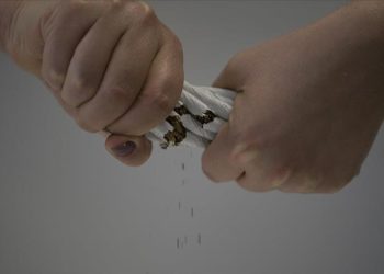 Dünyada gençler arasında sigara kullanımı azalıyor