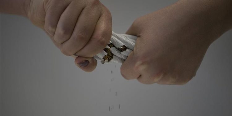 Dünyada gençler arasında sigara kullanımı azalıyor