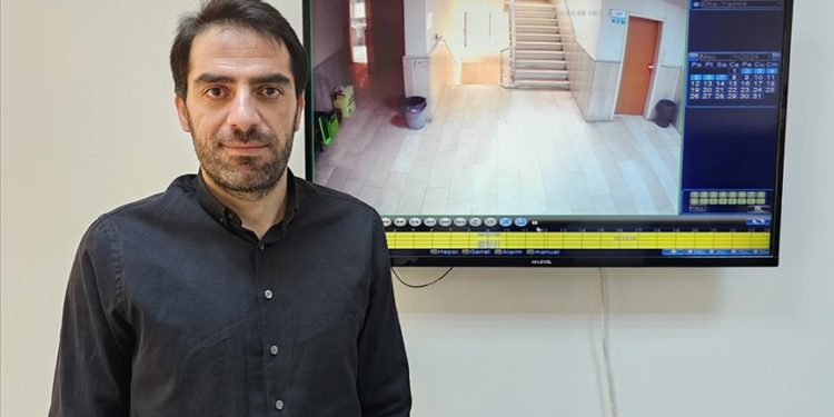 Siirt’te nefes borusuna demir parçası kaçan öğrenci Heimlich manevrasıyla kurtarıldı