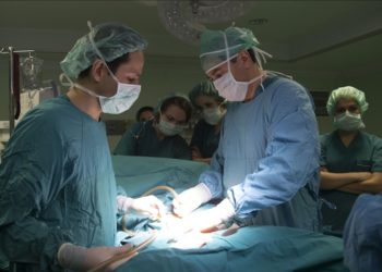 Tek seferde yapılan obezite ve rahim duvarı kanseri ameliyatı, dünya literatüründe