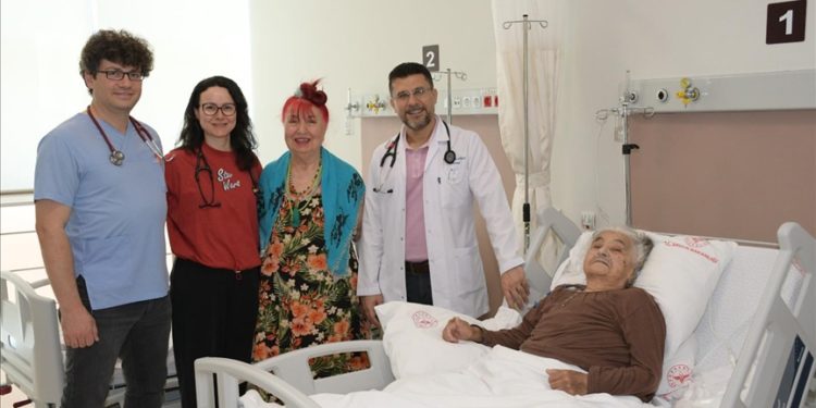 Antalya'da kalp kapağı ameliyatsız değiştirilen iki hasta sağlığına kavuştu