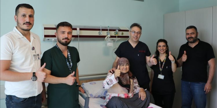 Çürüyen kapak yerine kendi dokusundan yapılan kalp kapakçığıyla sağlığına kavuştu