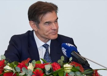 Dünyaca ünlü kalp cerrahı Mehmet Öz’den gençlere “bel çevrenizi inceltin” uyarısı