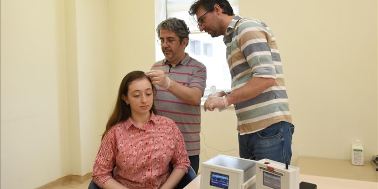 Hitit Üniversitesinde nörolojik hastalıkları elektrik uyarısıyla tedavi edebilen cihaz geliştirildi