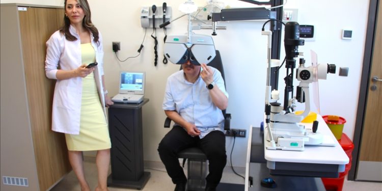 Yüzde 95 görme kaybı bulunan öğretmen, kornea nakliyle 52 yaşında net görmeye başladı