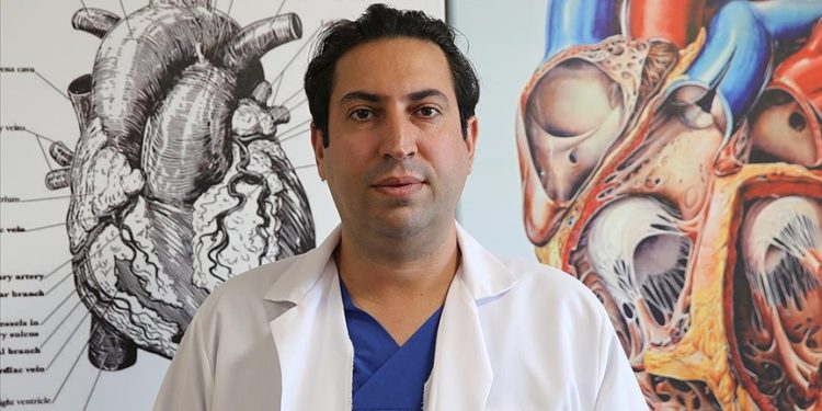 Yaz sıcağında soğuk duş almanın kalp sağlığını bozabileceği uyarısı