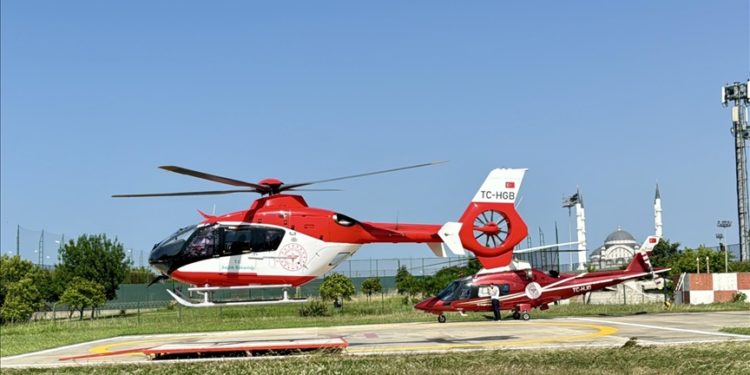Hava ambulansları arife gününden itibaren 126 acil vaka için havalandı
