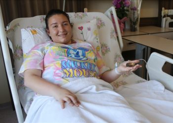 Şiddetli ağrıyla hastaneye başvuran tıp öğrencisinin safra kesesinden 6 santimetrelik taş çıktı