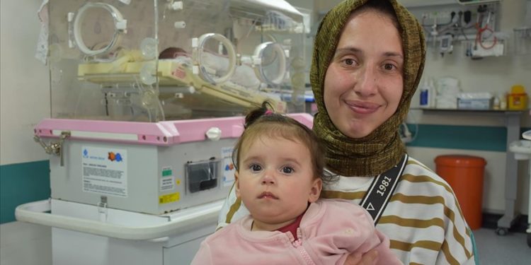 Beyza bebek karın bölgesine nakledilen yapay deri ile sağlığına kavuştu