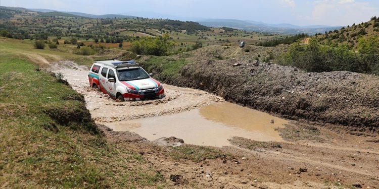 UMKE personeli, zorlu arazi şartlarında sürüş eğitimine başladı