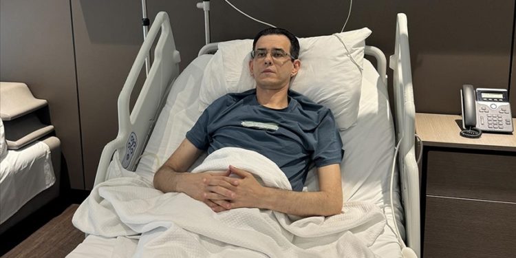 Özbek hasta, Türkiye’de yapılan karaciğer nakliyle hayata tutundu