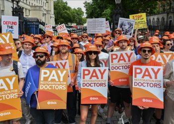 İngiltere’de pratisyen hekimler 20 ayda 11’inci kez greve gitti