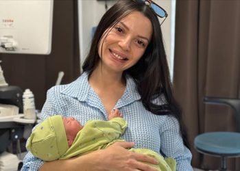 Anne karnında göbek kordonundan 6 kez kan verilen bebek sağlıklı şekilde doğdu