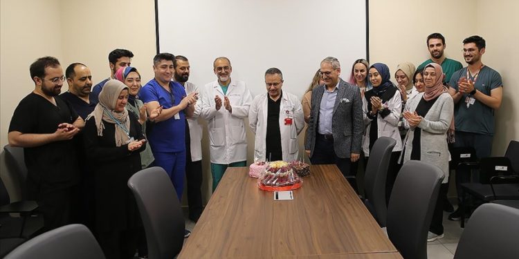 Nöroloji uzmanından yaklaşık 6 yılda 1500 hastaya "şah damarı tıkanıklığı" müdahalesi